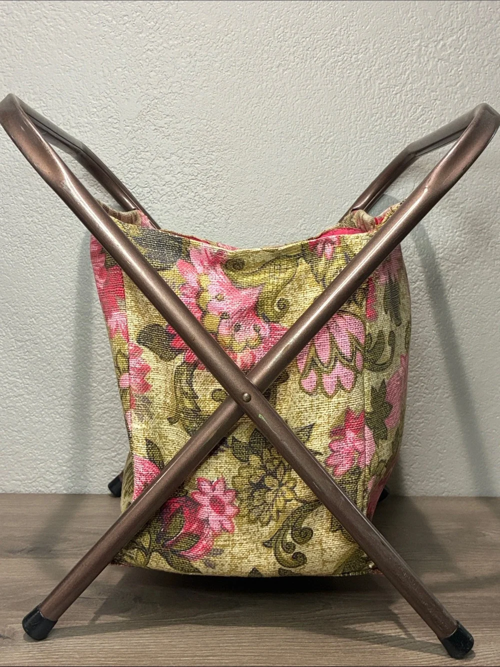 Vintage Cottagecore Foldable Sewing Knitting Magazine Caddy